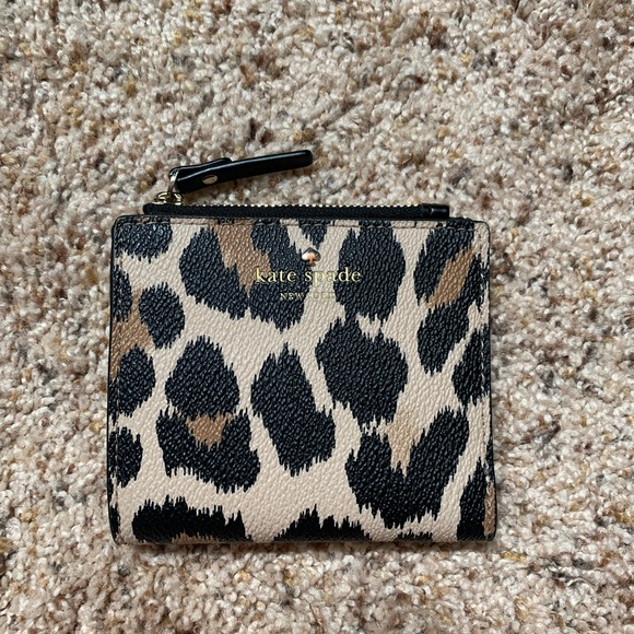 kate spade new york compact wallet in cheetah print - Picture 1 of 3